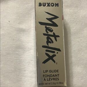 Buxom Ruby luster Metalix new in box